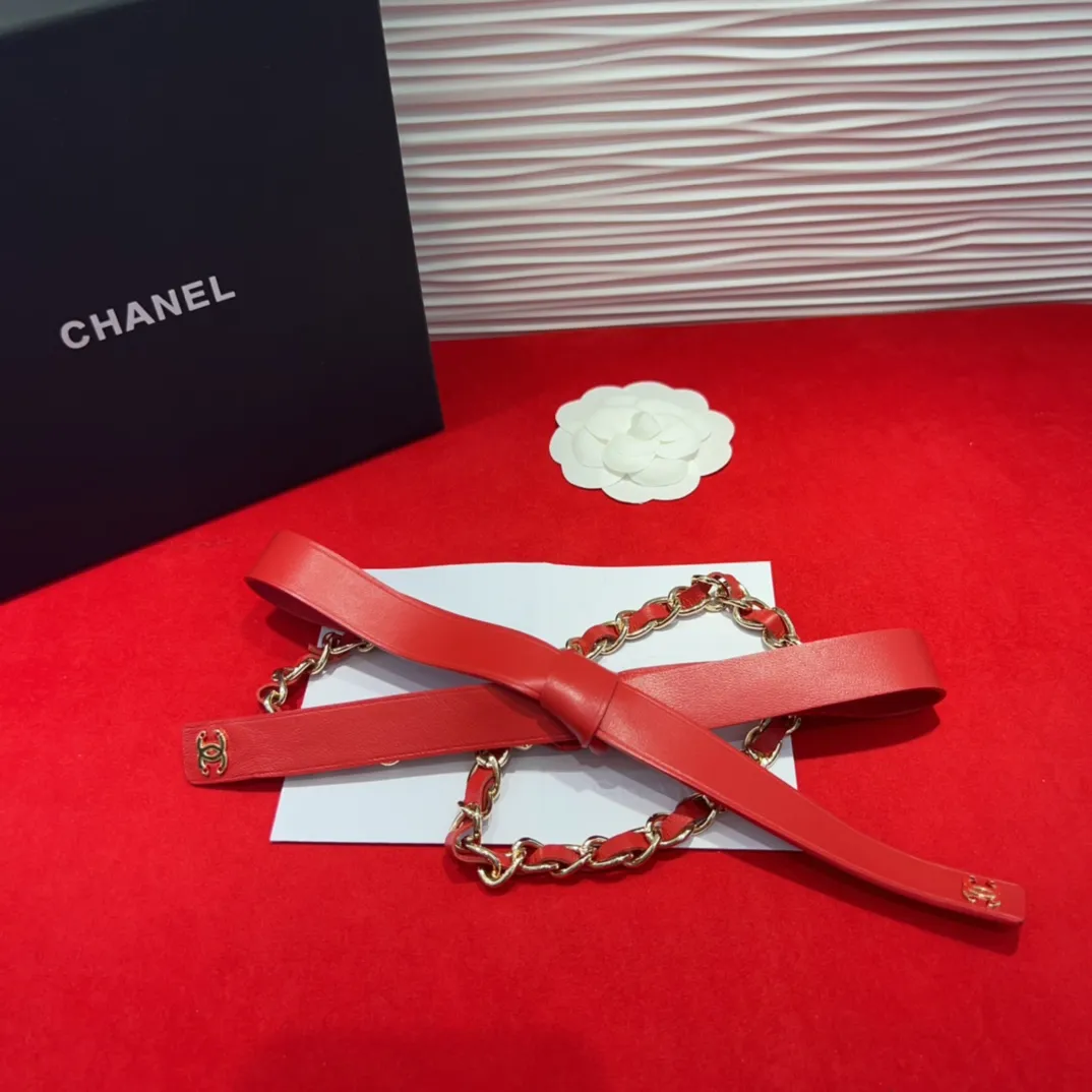 💰460💰Full package💰 💍purchasing grade Chanel lambskin glass pearl and golden metal black with chain *cc letter logo is consistent with the original product. Delicate texture *One size fits all