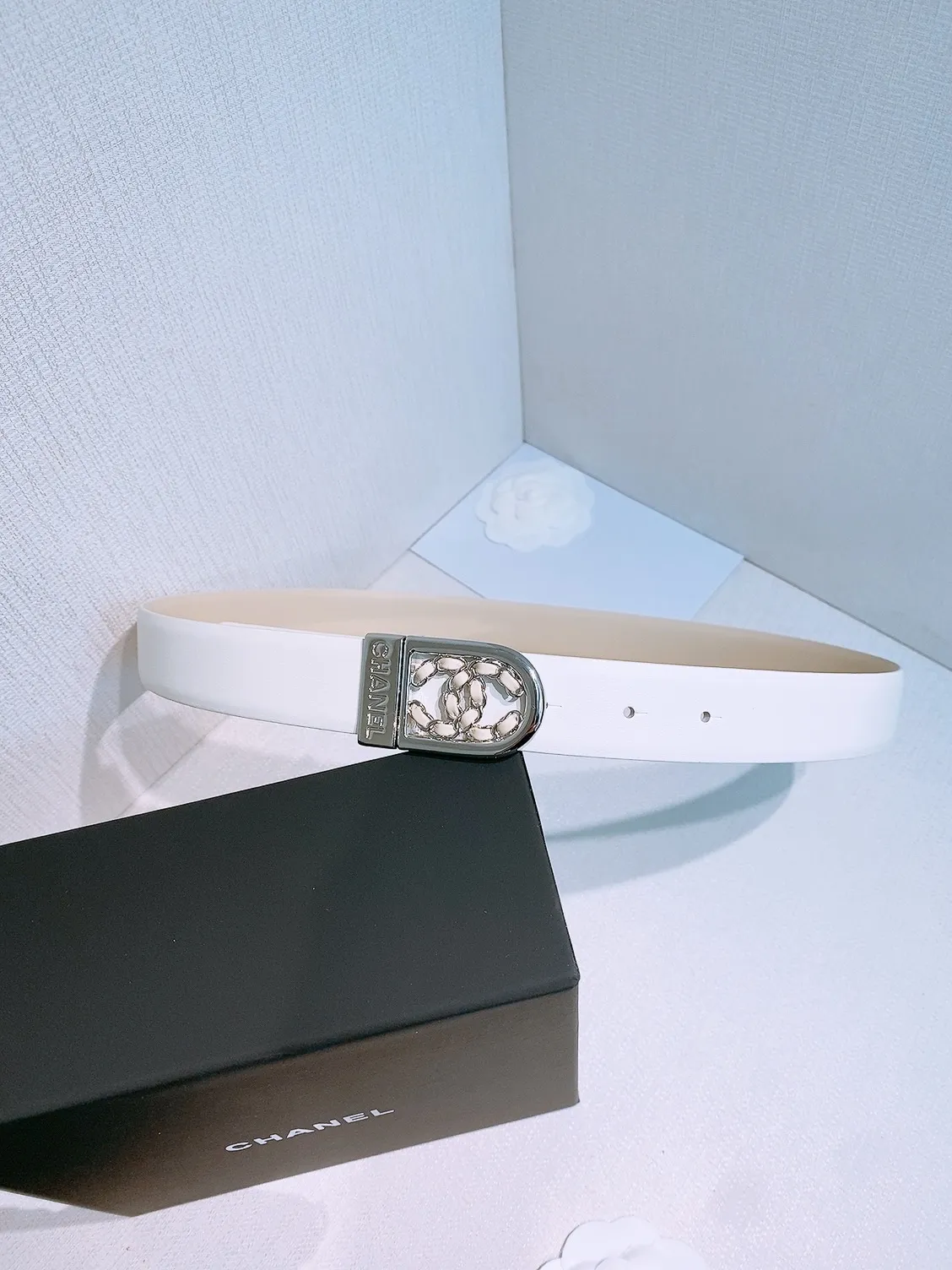 💰460💰Full package💰 💍Purchase level Chanel ⚡️🌹New belt This is made of cow leather. The classic leather chain double C is wrapped in gold metal. It is more textured than the previous simple logo buckle. It is super versatile. No matter what style of clothing it is paired with, it can instantly enhance the overall fashion sense. Rotatable. Two colors available. Width: 30 mm.