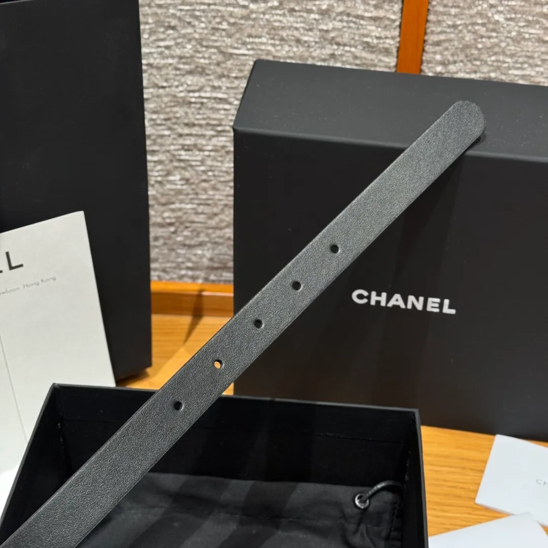 💰440💰Full package💰 💍Purchasing agent grade Chanel ⚡️🌹U-shaped women's belt This is made of imported cowhide, and the hardware is designed with a U-shaped pin buckle. Wearing the belt shows your waistline, enhances your temperament, and instantly becomes fashionable. It is a classic embellishment. Whether it is daily travel or attending important occasions, it can easily control various styles of clothing.⚡️🌹Width: 20 mm