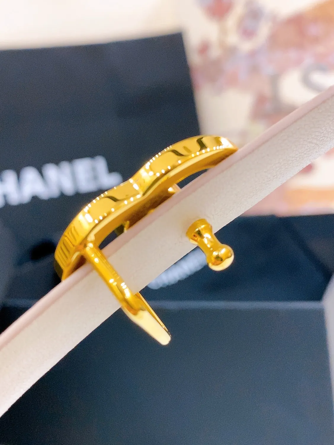💰440💰Full package💰 💍Purchase level Chanel⚡️🌹Classic double C belt Classic double C belt, braided hardware and calfskin belt body⚡️🌹Perfect texture, simply the finishing touch in spring, belt diameter and width 1.5cm⚡️🌹