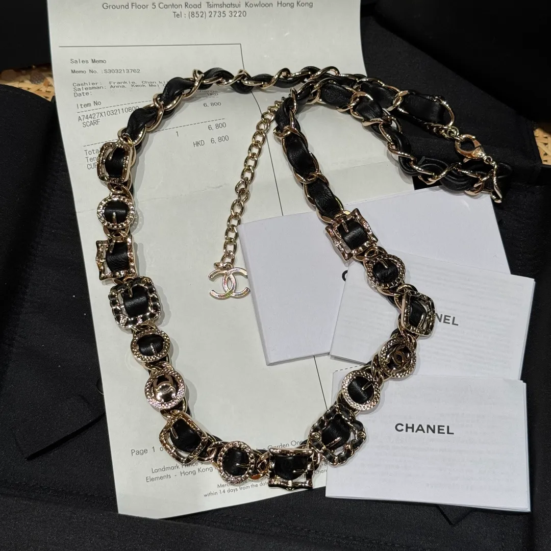 💰640💰Full package💰 💍Purchase level Chanel new waist chain, classic black gold color, interweaving of chain and leather, exquisite double C logo, invincible texture, full of high-end sense, paired with a coat, instantly outlines a slender waist, with an aura of 2.8 meters, paired with a sweater, adding a sense of sophistication and agility to lazy autumn and winter outfits, paired with a dress, the elegance is even more straight.