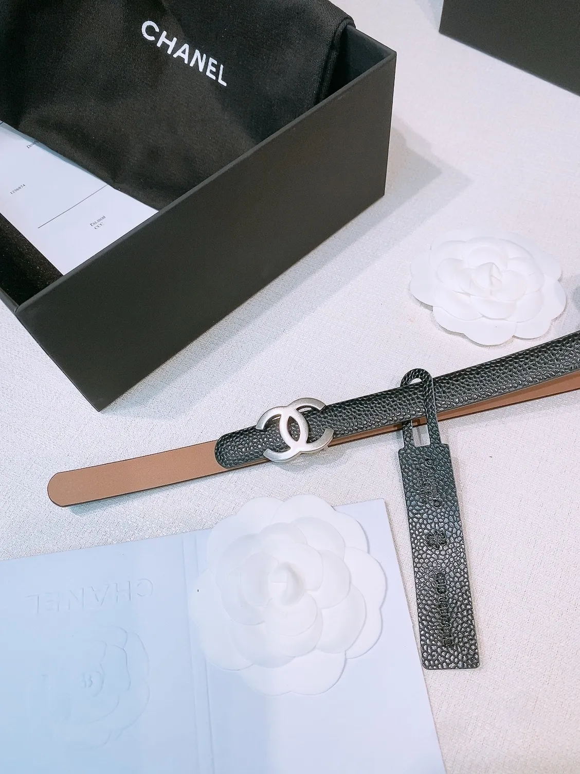 💰440💰Full package💰 💍Purchase level Chanel ⚡️🌹New narrow double-sided belt Chanel classic double-sided belt, made of high-quality calfskin, more suitable for summer, suitable for matching pants and skirts, very versatile 👍, the overall details are very surprising, full of design 👍🏻 Width: 15 mm