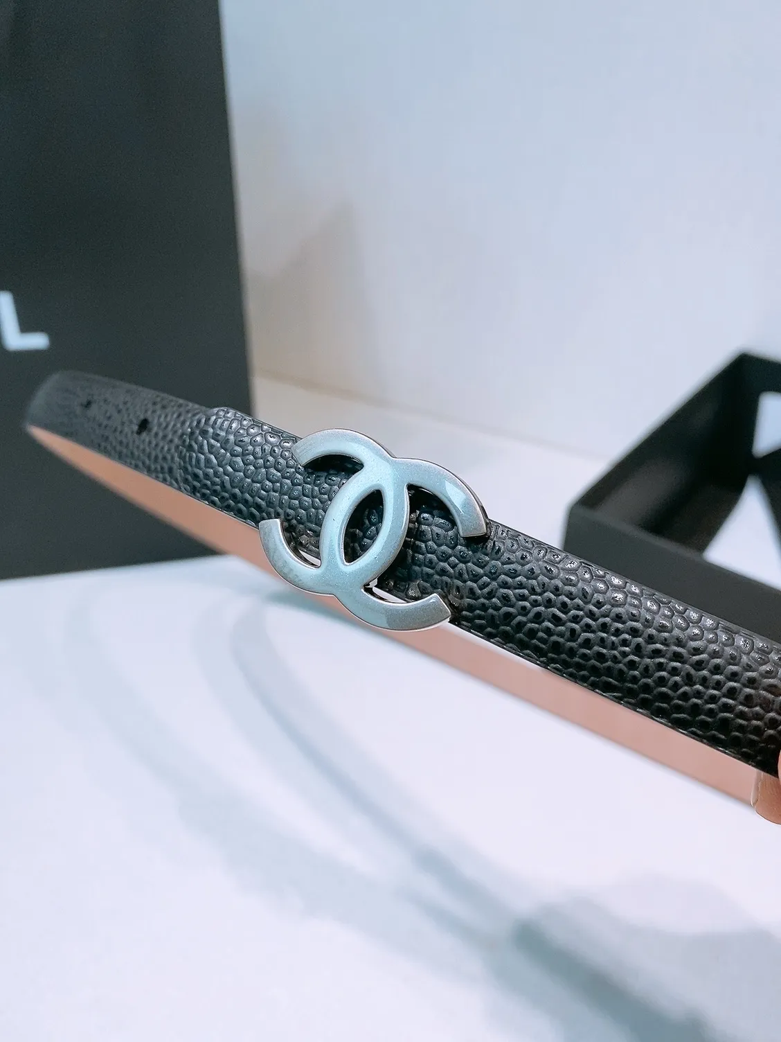 💰440💰Full package💰 💍Purchase level Chanel ⚡️🌹New narrow double-sided belt Chanel classic double-sided belt, made of high-quality calfskin, more suitable for summer, suitable for matching pants and skirts, very versatile 👍, the overall details are very surprising, full of design 👍🏻 Width: 15 mm