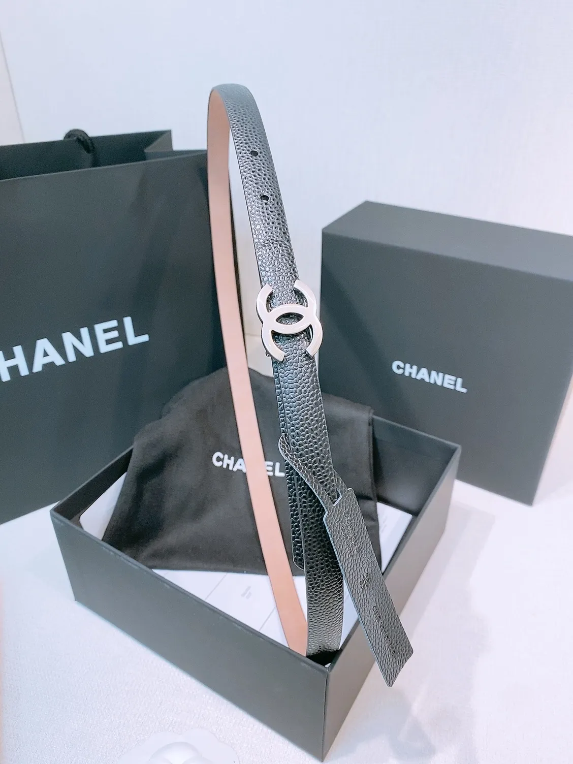 💰440💰Full package💰 💍Purchase level Chanel ⚡️🌹New narrow double-sided belt Chanel classic double-sided belt, made of high-quality calfskin, more suitable for summer, suitable for matching pants and skirts, very versatile 👍, the overall details are very surprising, full of design 👍🏻 Width: 15 mm