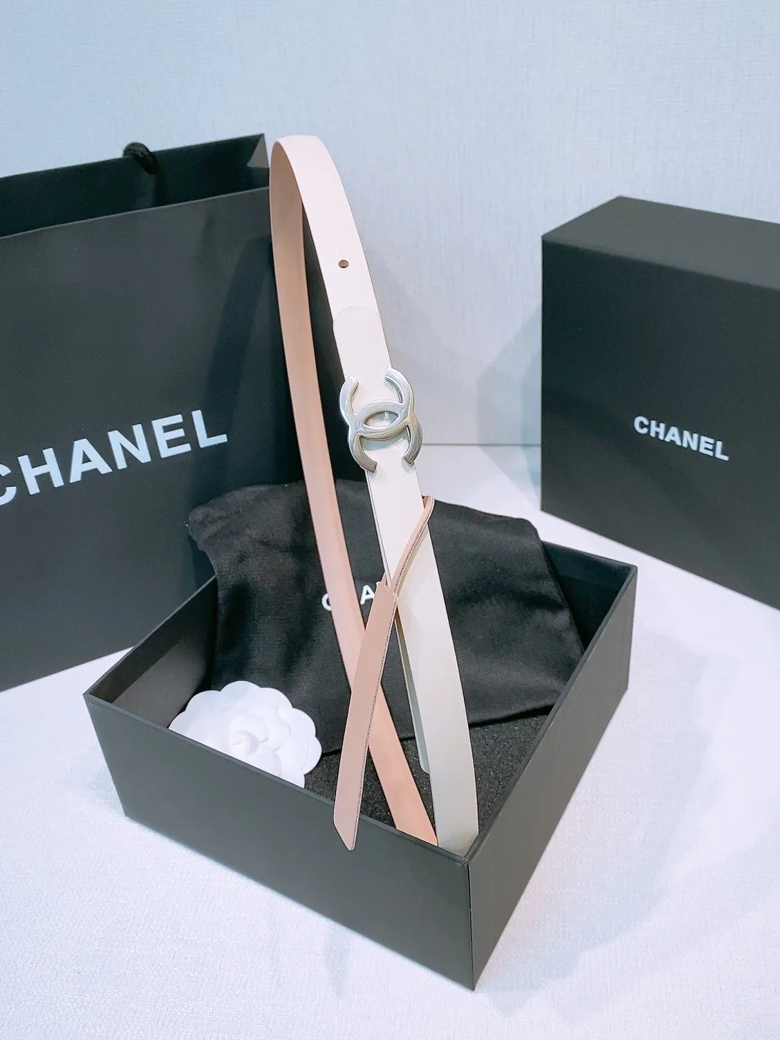 💰440💰Full package💰 💍Purchase level Chanel ⚡️🌹New narrow double-sided belt Chanel classic double-sided belt, made of high-quality calfskin, more suitable for summer, suitable for matching pants and skirts, very versatile 👍, the overall details are very surprising, full of design 👍🏻 Width: 15 mm