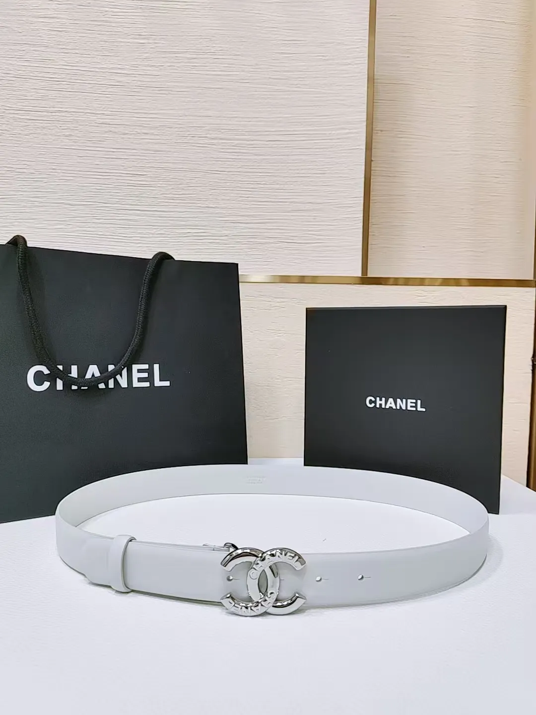 💰460💰Full package💰 💍Purchase level Chanel classic double C belt. The new logo buckle is matched with the imported calfskin belt body. The texture is perfect. It is the finishing touch in spring. The diameter of the belt is 3.0cm.