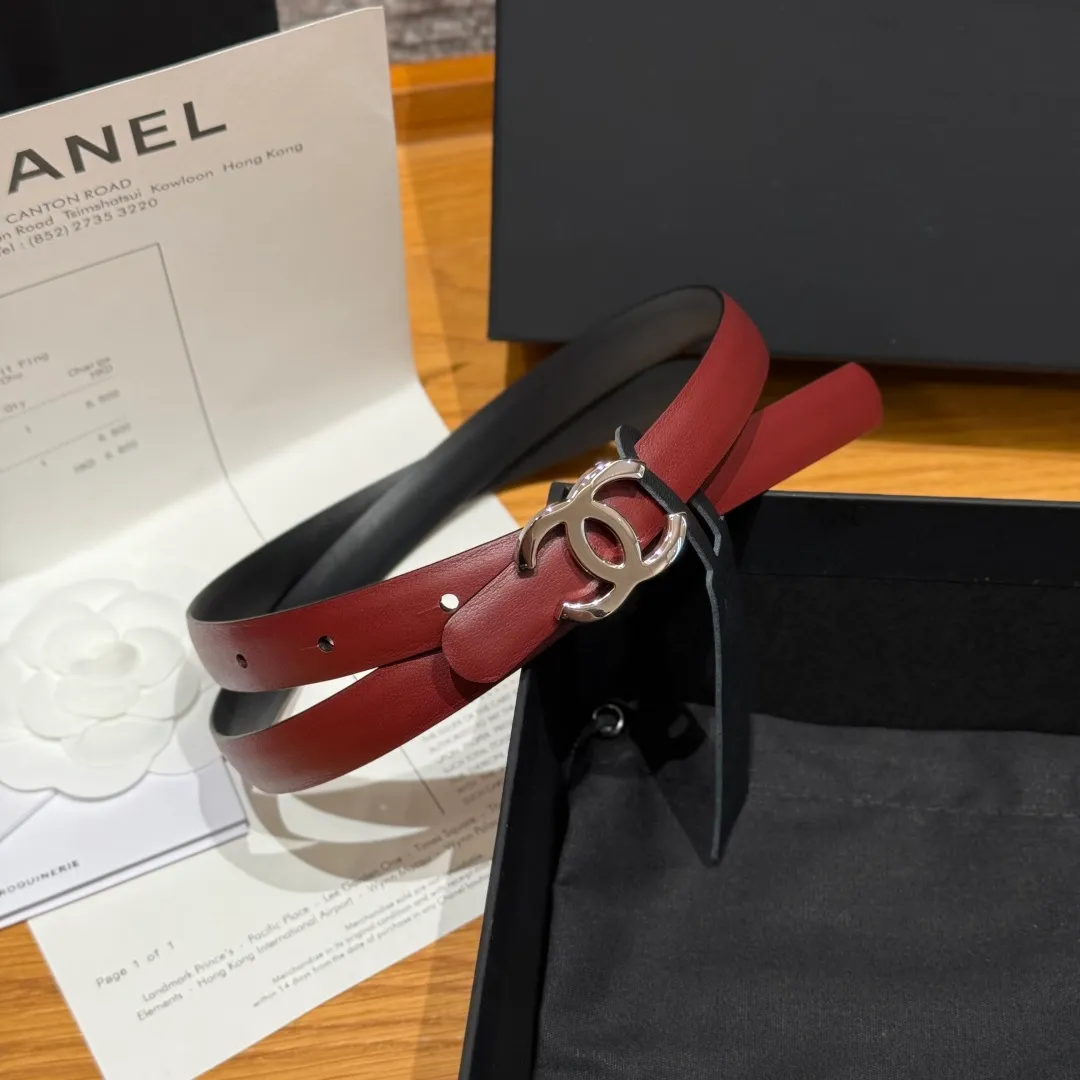 💰440💰Full package💰 💍Purchase level Chanel ⚡️🌹New narrow double-sided belt Chanel classic double-sided belt, made of high-quality calfskin, more suitable for summer, suitable for matching pants and skirts, very versatile 👍, the overall details are very surprising, full of design 👍🏻 Width: 15 mm