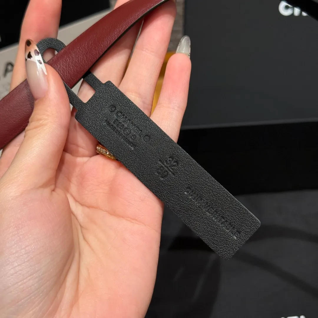 💰440💰Full package💰 💍Purchase level Chanel ⚡️🌹New narrow double-sided belt Chanel classic double-sided belt, made of high-quality calfskin, more suitable for summer, suitable for matching pants and skirts, very versatile 👍, the overall details are very surprising, full of design 👍🏻 Width: 15 mm