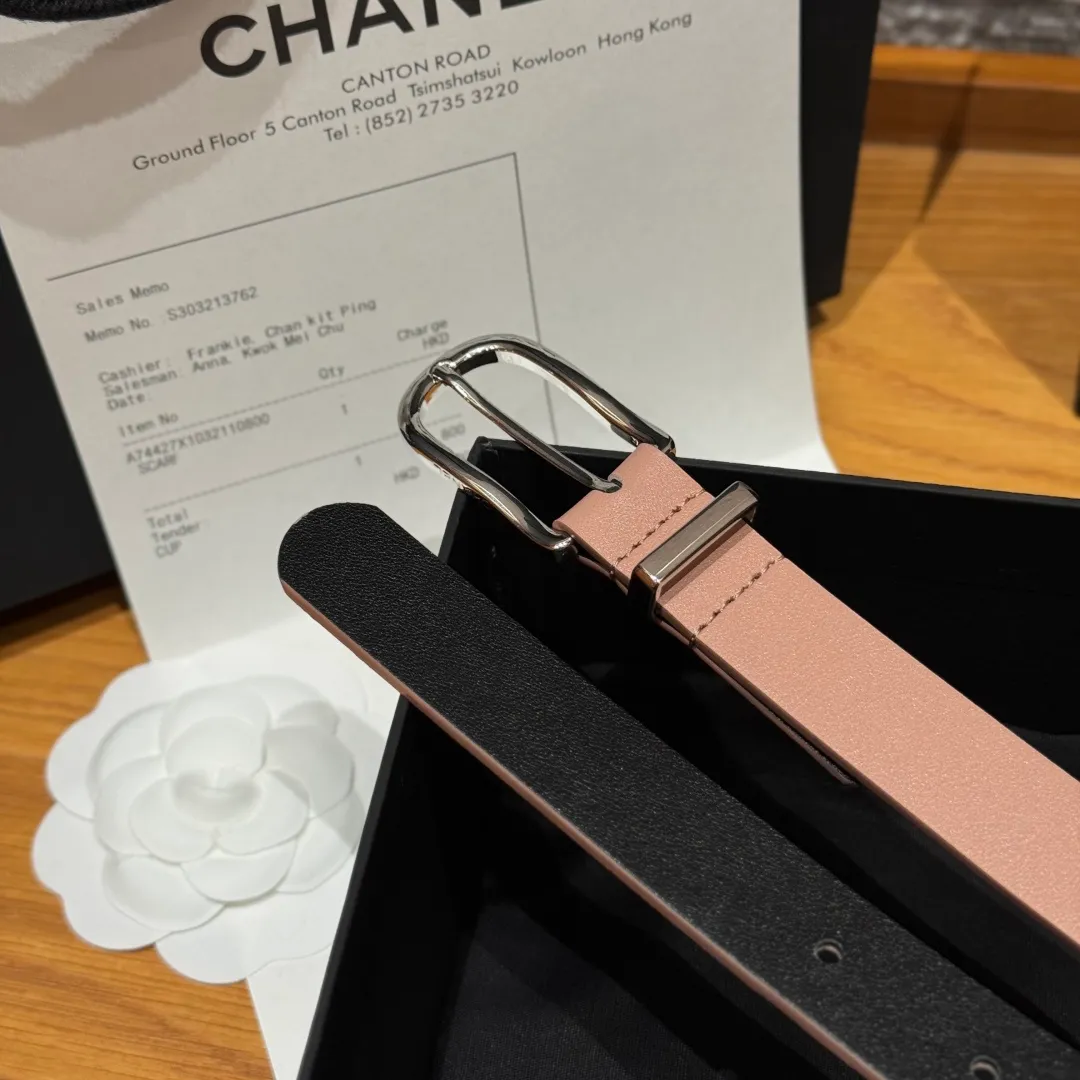💰440💰Full package💰 💍Purchasing agent grade Chanel ⚡️🌹U-shaped women's belt This is made of imported cowhide, and the hardware is designed with a U-shaped pin buckle. Wearing the belt shows your waistline, enhances your temperament, and instantly becomes fashionable. It is a classic embellishment. Whether it is daily travel or attending important occasions, it can easily control various styles of clothing.⚡️🌹Width: 20 mm