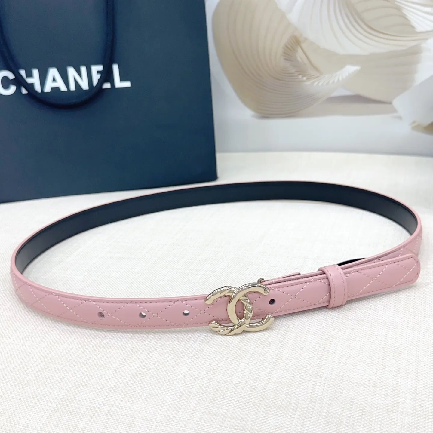 💰480💰Full package💰 💍Purchase grade Chanel⚡️🌹Ladies belt Width 2.0 size double-sided first layer cowhide⚡️🌹Length: 75-100 Euro Premium copper hardware buckle original mold customization High quality