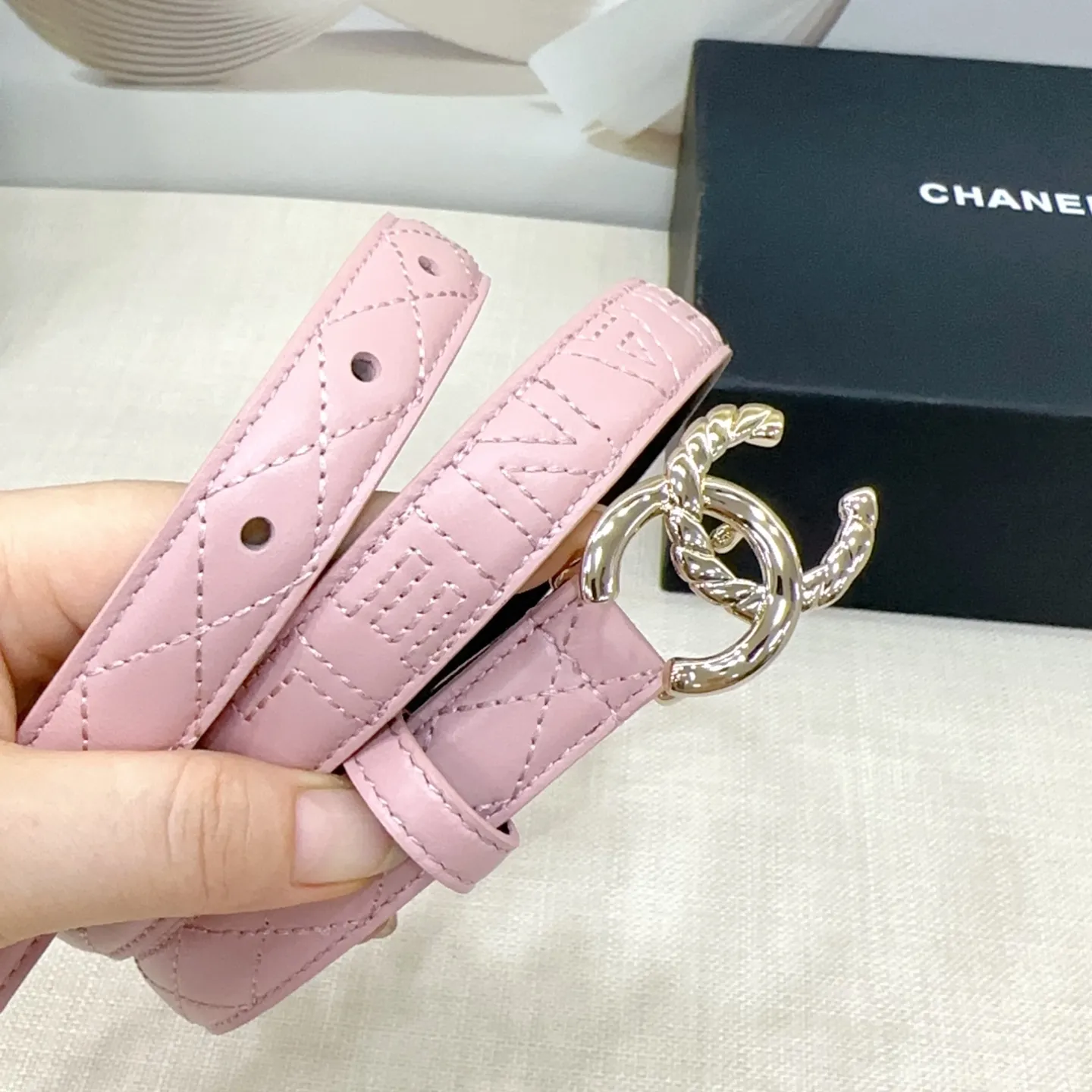 💰480💰Full package💰 💍Purchase grade Chanel⚡️🌹Ladies belt Width 2.0 size double-sided first layer cowhide⚡️🌹Length: 75-100 Euro Premium copper hardware buckle original mold customization High quality