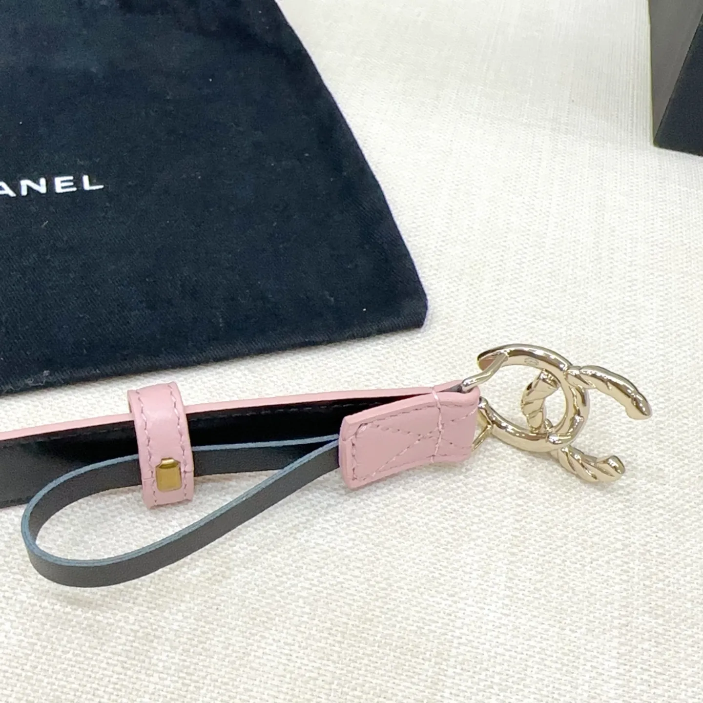 💰480💰Full package💰 💍Purchase grade Chanel⚡️🌹Ladies belt Width 2.0 size double-sided first layer cowhide⚡️🌹Length: 75-100 Euro Premium copper hardware buckle original mold customization High quality