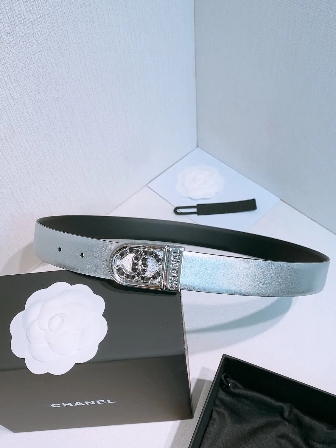 💰460💰Full package💰 💍Purchase level Chanel ⚡️🌹New belt This is made of cow leather. The classic leather chain double C is wrapped in gold metal. It is more textured than the previous simple logo buckle. It is super versatile. No matter what style of clothing it is paired with, it can instantly enhance the overall fashion sense. Rotatable. Two colors available. Width: 30 mm.