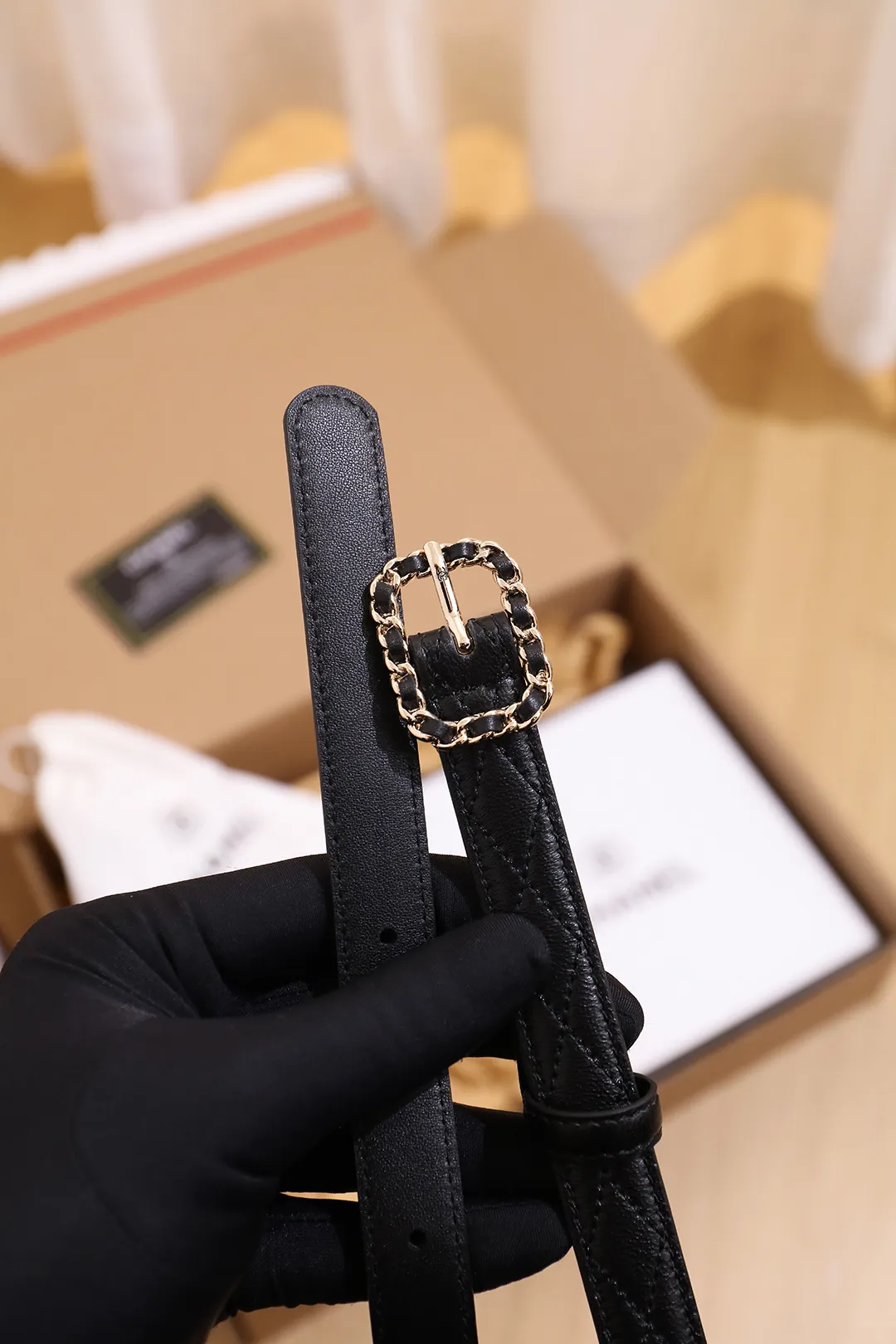 💰460💰Full package💰 💍Purchase grade Chanel Width 2.0cm Double-sided first-layer calfskin, fine workmanship, soft and full leather. Discount: A variety of styles can be matched. Size: 90-110cm. Packaging: full set of packaging.