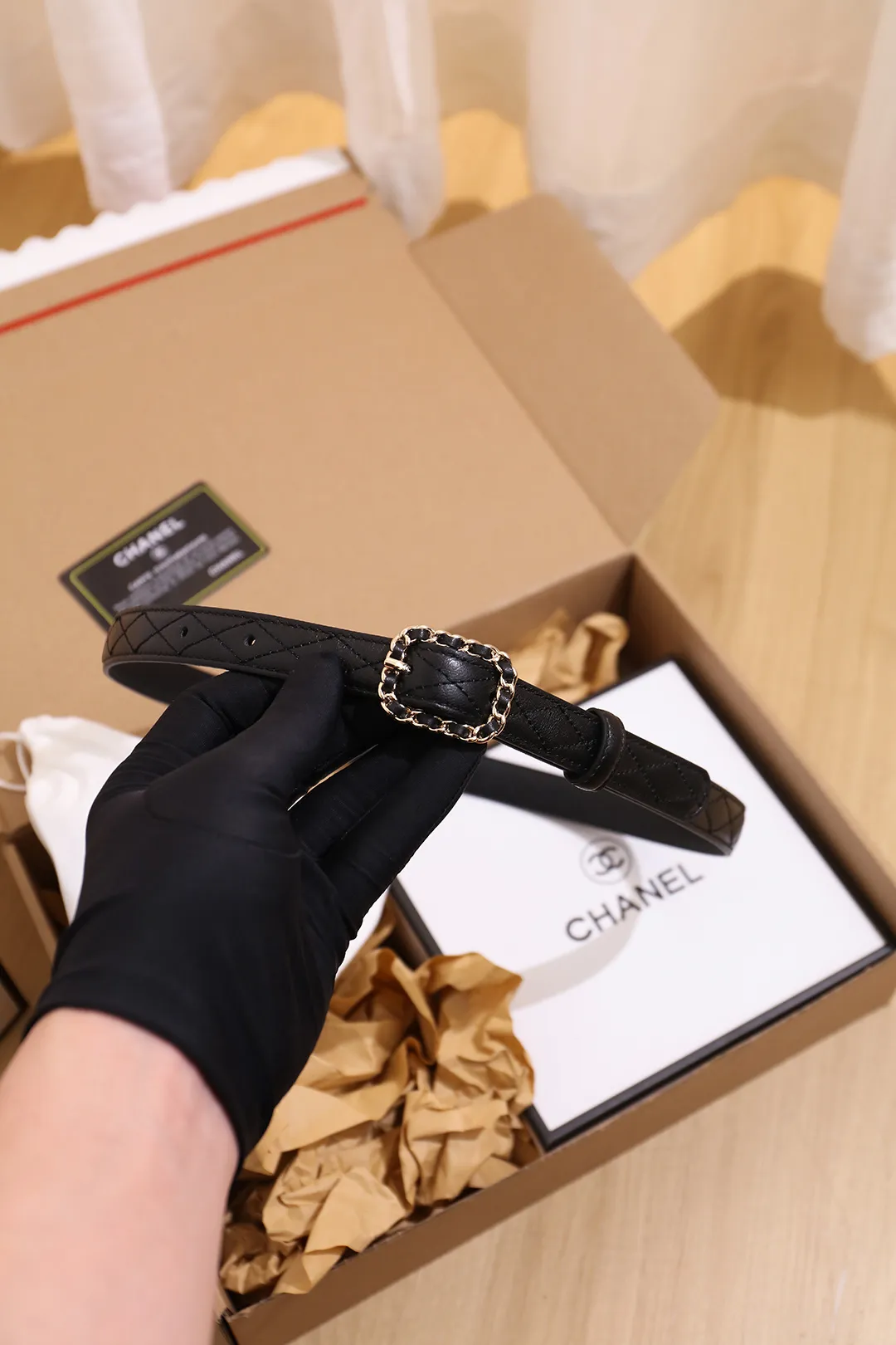 💰460💰Full package💰 💍Purchase grade Chanel Width 2.0cm Double-sided first-layer calfskin, fine workmanship, soft and full leather. Discount: A variety of styles can be matched. Size: 90-110cm. Packaging: full set of packaging.