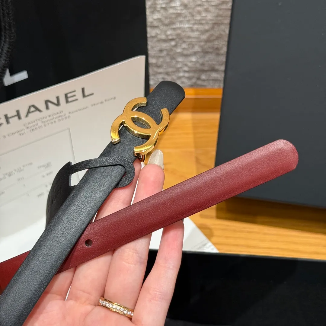 💰440💰Full package💰 💍Purchase level Chanel ⚡️🌹New narrow double-sided belt Chanel classic double-sided belt, made of high-quality calfskin, more suitable for summer, suitable for matching pants and skirts, very versatile 👍, the overall details are very surprising, full of design 👍🏻 Width: 15 mm