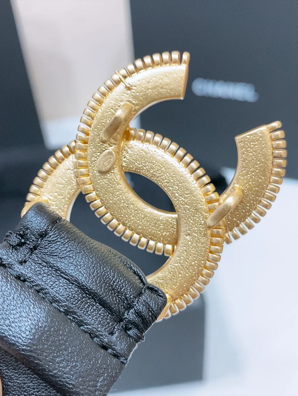 💰460💰Full package💰 💍Purchasing level Chanel⚡️24c cc resin white Toothed chain brass logo buckle⚡️Calfskin Silver metal and gold metal ⚡️3.0cm high-quality, elastic, versatile and elegant Size number including buckle S=65cm total length (available 75, 80, 85) M=70cm L =75cm XL=80cm, one size can be used in 3 to 4 sizes!