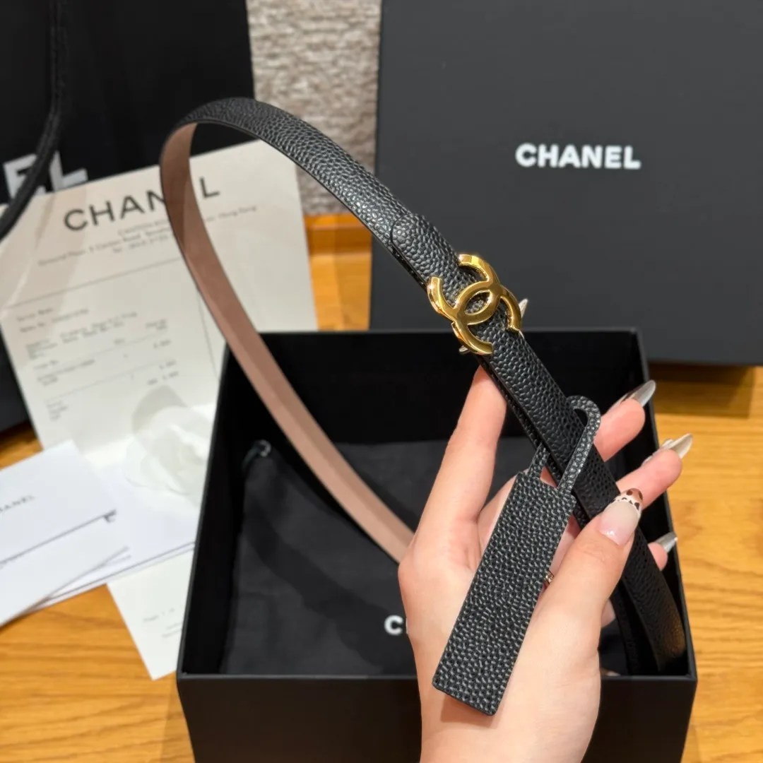💰440💰Full package💰 💍Purchase level Chanel ⚡️🌹New narrow double-sided belt Chanel classic double-sided belt, made of high-quality calfskin, more suitable for summer, suitable for matching pants and skirts, very versatile 👍, the overall details are very surprising, full of design 👍🏻 Width: 15 mm