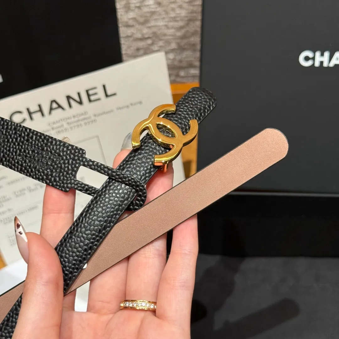 💰440💰Full package💰 💍Purchase level Chanel ⚡️🌹New narrow double-sided belt Chanel classic double-sided belt, made of high-quality calfskin, more suitable for summer, suitable for matching pants and skirts, very versatile 👍, the overall details are very surprising, full of design 👍🏻 Width: 15 mm