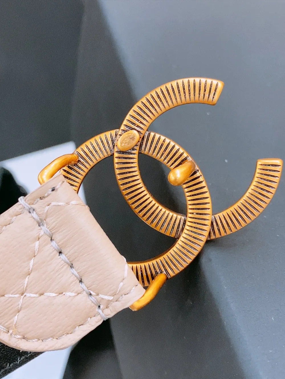 💰480💰Full package💰 💍Purchase level Chanel ⚡️🌹New women's belt Classic sheepskin leather double C buckle⚡️🌹The golden double C buckle is the iconic design of Chanel. The black belt is simple and elegant. It can be easily controlled whether it is daily wear or formal occasions⚡️🌹Width 3.0cm