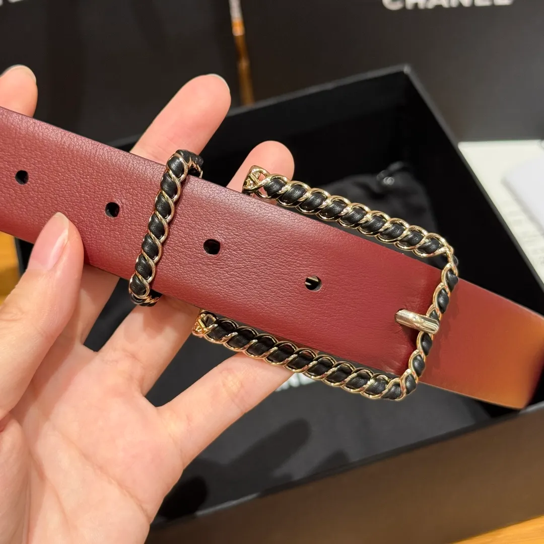 💰480💰Full package💰 💍Purchase level Chanel ⚡️🌹Twist pin buckle belt Chanel twist pin buckle cowhide belt feels soft and full of texture, CC metal embellishment at the tail, exquisite and high-end, the upper body is superb, and it inadvertently reveals an intellectual and elegant temperament. Width 3.0cm