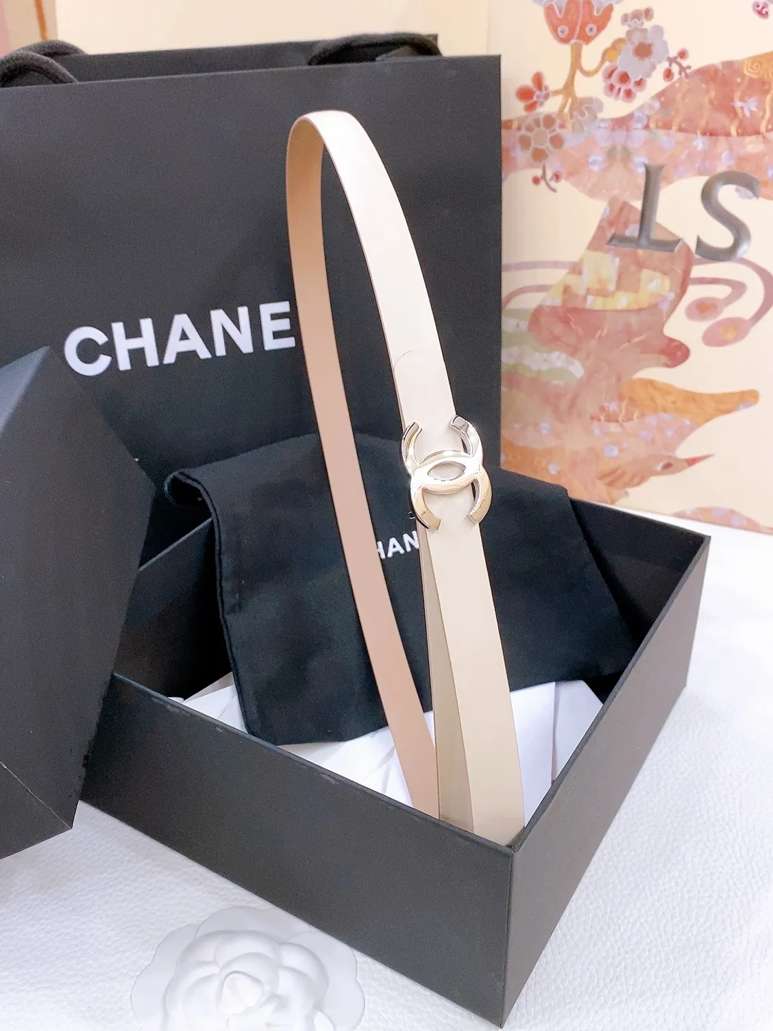 💰440💰Full package💰 💍Purchase level Chanel⚡️🌹Classic double C belt Classic double C belt, braided hardware and calfskin belt body⚡️🌹Perfect texture, simply the finishing touch in spring, belt diameter and width 1.5cm⚡️🌹