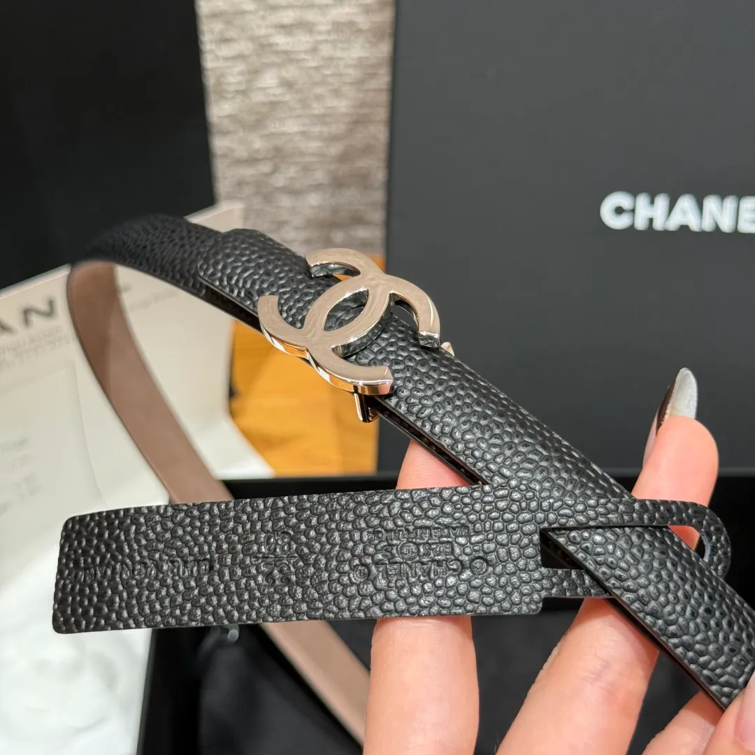 💰440💰Full package💰 💍Purchase level Chanel ⚡️🌹New narrow double-sided belt Chanel classic double-sided belt, made of high-quality calfskin, more suitable for summer, suitable for matching pants and skirts, very versatile 👍, the overall details are very surprising, full of design 👍🏻 Width: 15 mm