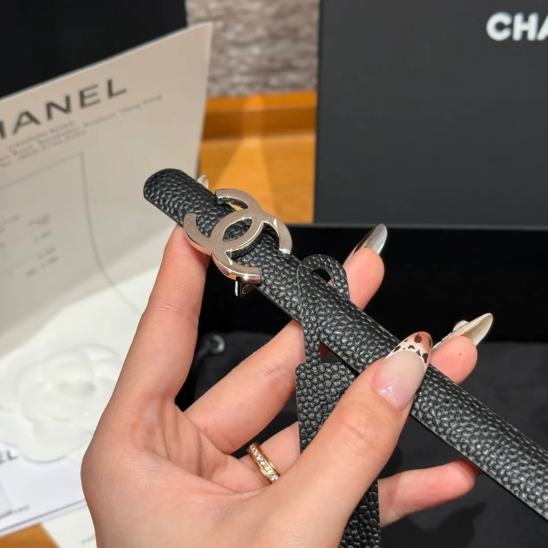 💰440💰Full package💰 💍Purchase level Chanel ⚡️🌹New narrow double-sided belt Chanel classic double-sided belt, made of high-quality calfskin, more suitable for summer, suitable for matching pants and skirts, very versatile 👍, the overall details are very surprising, full of design 👍🏻 Width: 15 mm