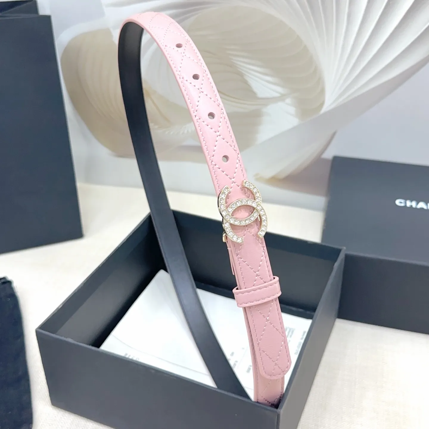 💰480💰Full package💰 💍Purchase grade Chanel⚡️🌹Ladies belt Width 2.0 size double-sided first layer cowhide⚡️🌹Length: 75-100 Euro Premium copper hardware buckle original mold customization High quality