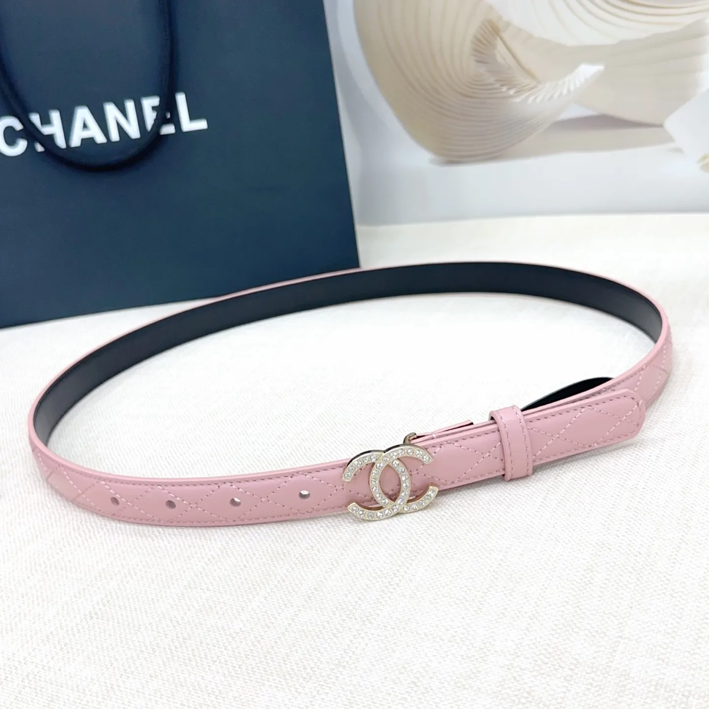 💰480💰Full package💰 💍Purchase grade Chanel⚡️🌹Ladies belt Width 2.0 size double-sided first layer cowhide⚡️🌹Length: 75-100 Euro Premium copper hardware buckle original mold customization High quality