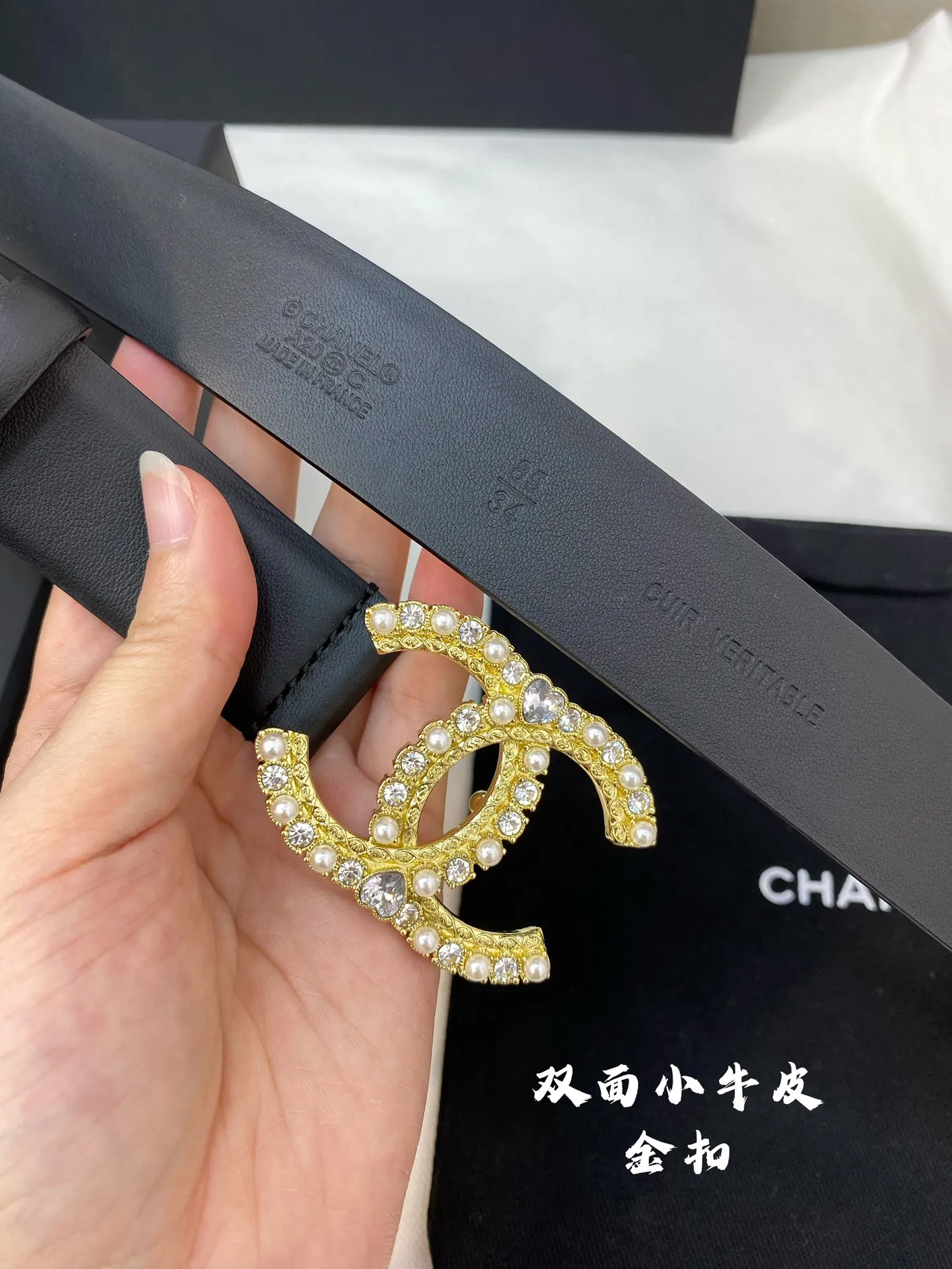 💰460💰Full package💰 💍Purchasing-grade Chanel Width 3.0CM Double-sided original calfskin, soft and delicate leather, good hand feel. A variety of discounts are available, with fine workmanship. The upper body effect is very good