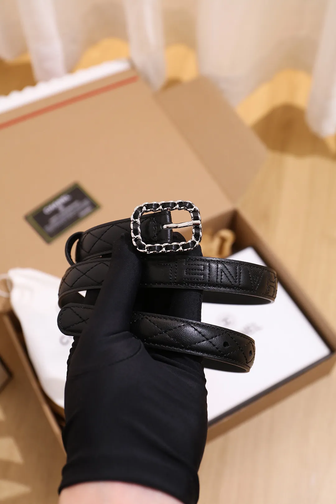 💰460💰Full package💰 💍Purchase grade Chanel Width 2.0cm Double-sided first-layer calfskin, fine workmanship, soft and full leather. Discount: A variety of styles can be matched. Size: 90-110cm. Packaging: full set of packaging.