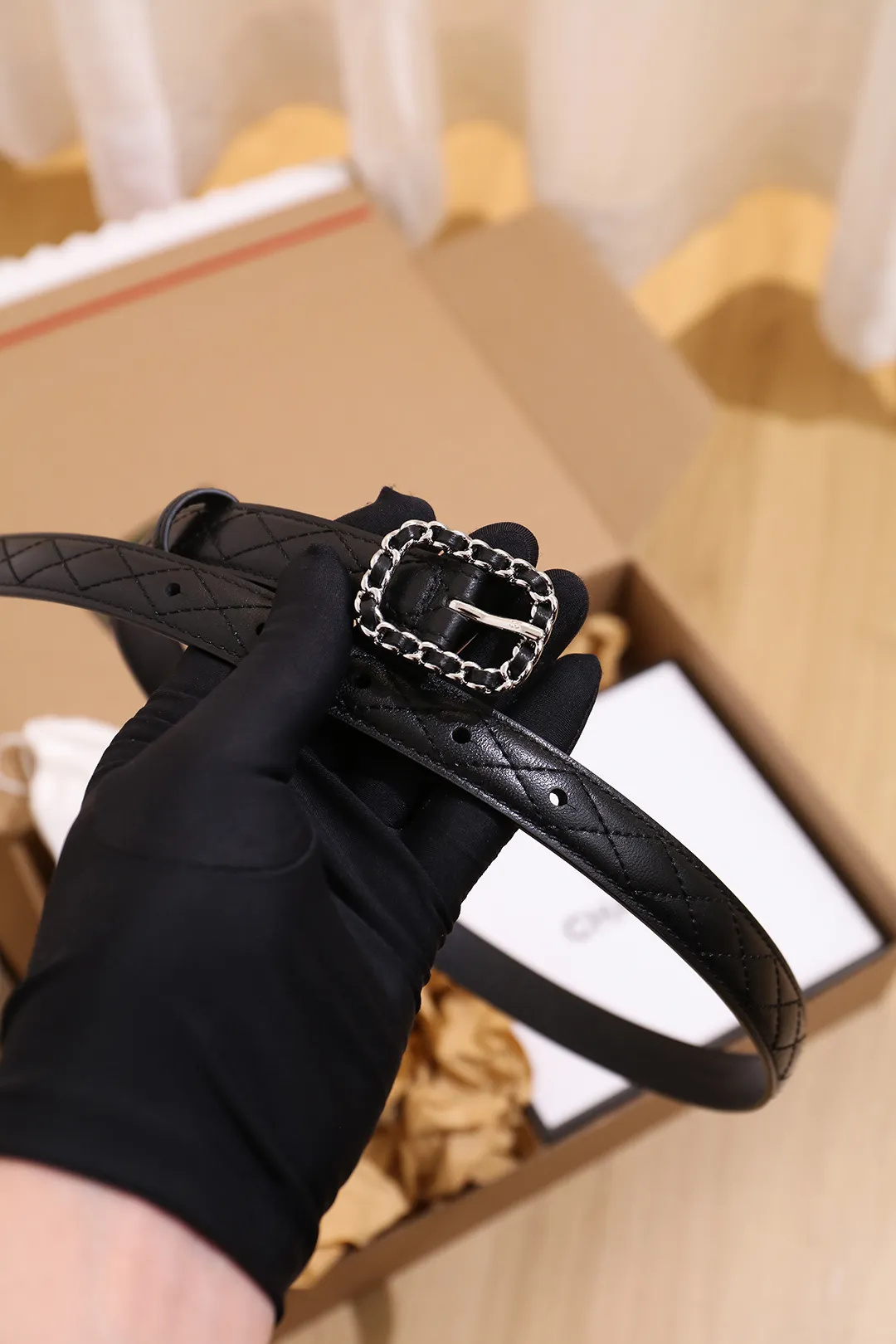 💰460💰Full package💰 💍Purchase grade Chanel Width 2.0cm Double-sided first-layer calfskin, fine workmanship, soft and full leather. Discount: A variety of styles can be matched. Size: 90-110cm. Packaging: full set of packaging.