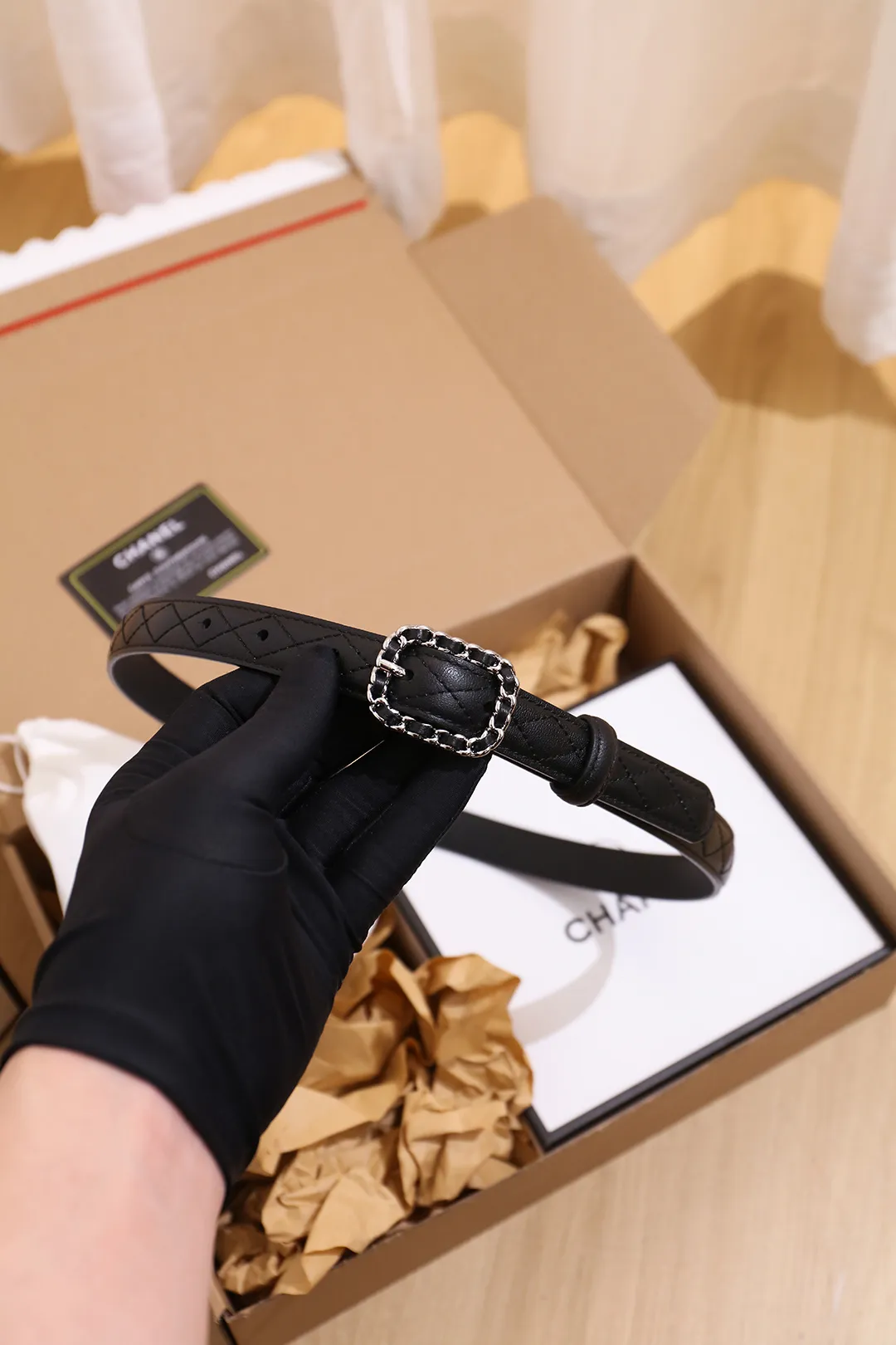 💰460💰Full package💰 💍Purchase grade Chanel Width 2.0cm Double-sided first-layer calfskin, fine workmanship, soft and full leather. Discount: A variety of styles can be matched. Size: 90-110cm. Packaging: full set of packaging.