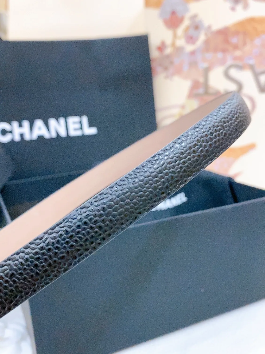 💰440💰Full package💰 💍Purchase level Chanel⚡️🌹Classic double C belt Classic double C belt, braided hardware and calfskin belt body⚡️🌹Perfect texture, simply the finishing touch in spring, belt diameter and width 1.5cm⚡️🌹