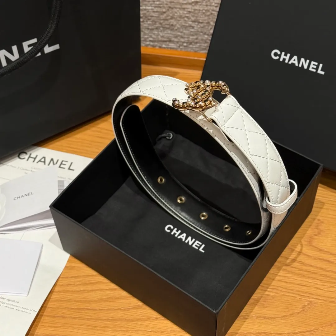 💰460💰Full package💰 💍Purchase level Chanel ⚡️🌹New women's belt, classic metal double C letter logo, made of rhombus sheepskin, the sheepskin texture is super soft, the hardware buckle is very well made, shows the waist shape, very versatile, looks great with skirts, windbreakers and jeans. ⚡️🌹Width 3.0cm