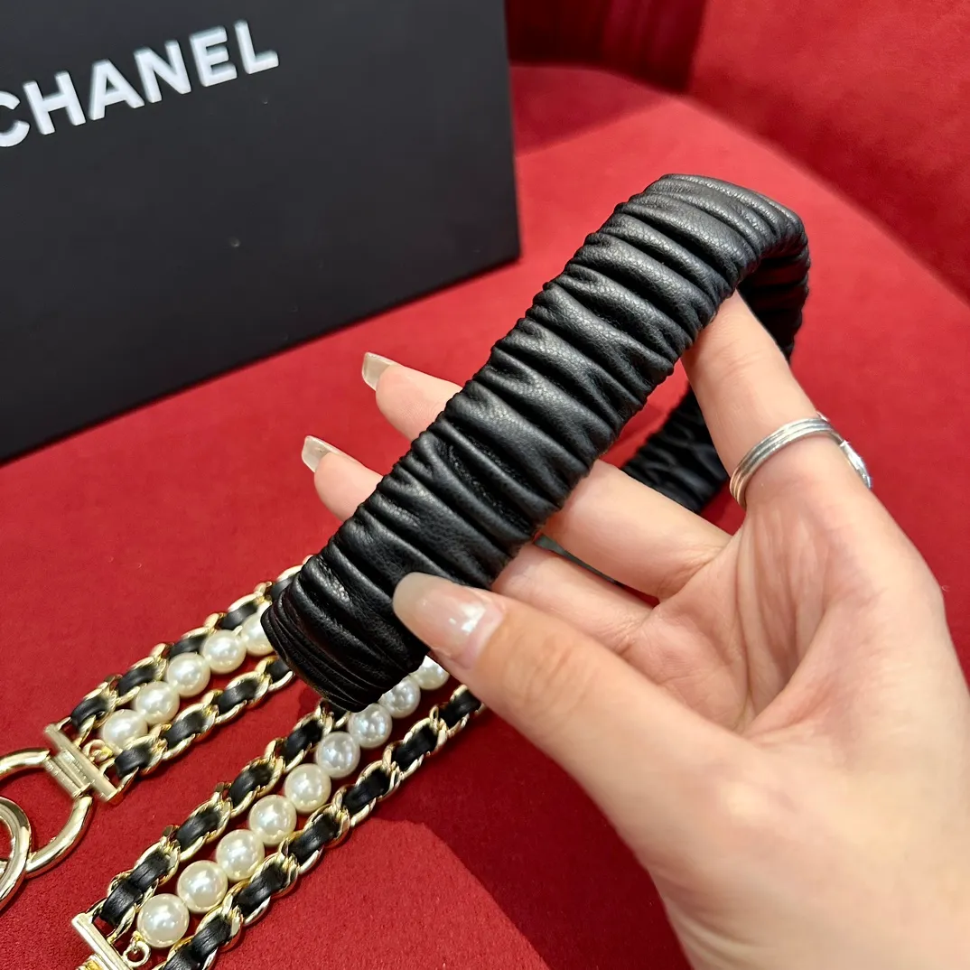 💰540💰Full package💰 💍Purchase-grade Chanel ⚡️🌹New waist chain, made of special imported metal and imported cowhide material, textured and embellishment is the unique highlight of the whole without losing the feminine charm, making it an eye-catching highlight ~ The waist chain is worth collecting! Design show style 2023 advanced handicraft workshop. ⚡️🌹Width 2.5cm