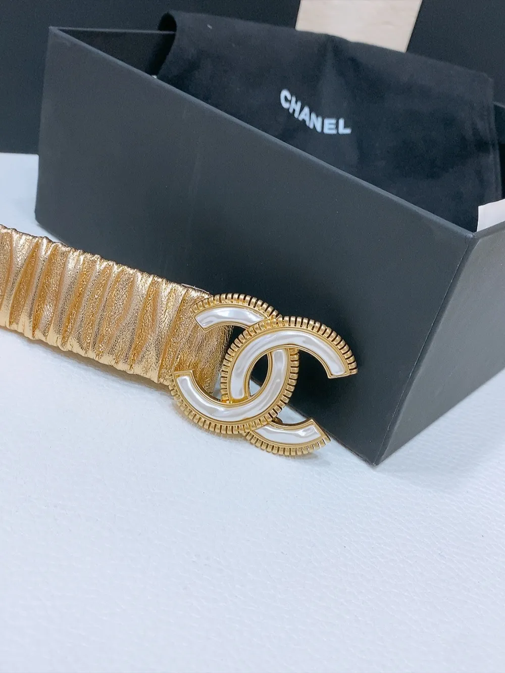 💰460💰Full package💰 💍Purchasing level Chanel⚡️24c cc resin white Toothed chain brass logo buckle⚡️Calfskin Silver metal and gold metal ⚡️3.0cm high-quality, elastic, versatile and elegant Size number including buckle S=65cm total length (available 75, 80, 85) M=70cm L =75cm XL=80cm, one size can be used in 3 to 4 sizes!