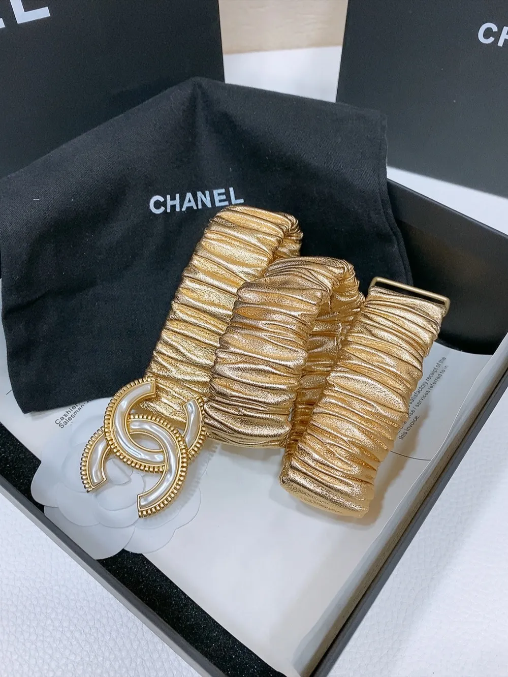 💰460💰Full package💰 💍Purchasing level Chanel⚡️24c cc resin white Toothed chain brass logo buckle⚡️Calfskin Silver metal and gold metal ⚡️3.0cm high-quality, elastic, versatile and elegant Size number including buckle S=65cm total length (available 75, 80, 85) M=70cm L =75cm XL=80cm, one size can be used in 3 to 4 sizes!