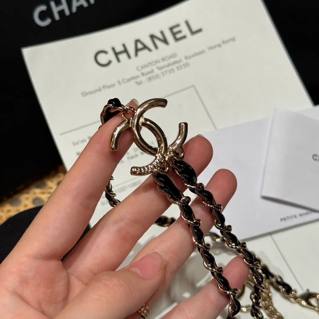 💰520💰Full package💰 💍Purchasing-grade Chanel women's waist chain, classic leather chain⛓️, letter chain belt, as a decorative belt, using the most classic logo and letter design, using leather design, very versatile with jeans and dresses.