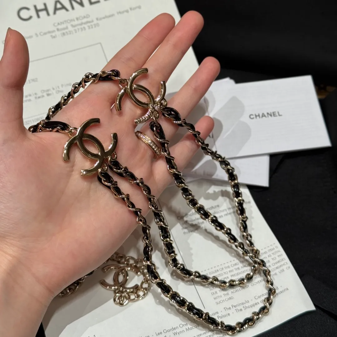 💰520💰Full package💰 💍Purchasing-grade Chanel women's waist chain, classic leather chain⛓️, letter chain belt, as a decorative belt, using the most classic logo and letter design, using leather design, very versatile with jeans and dresses.