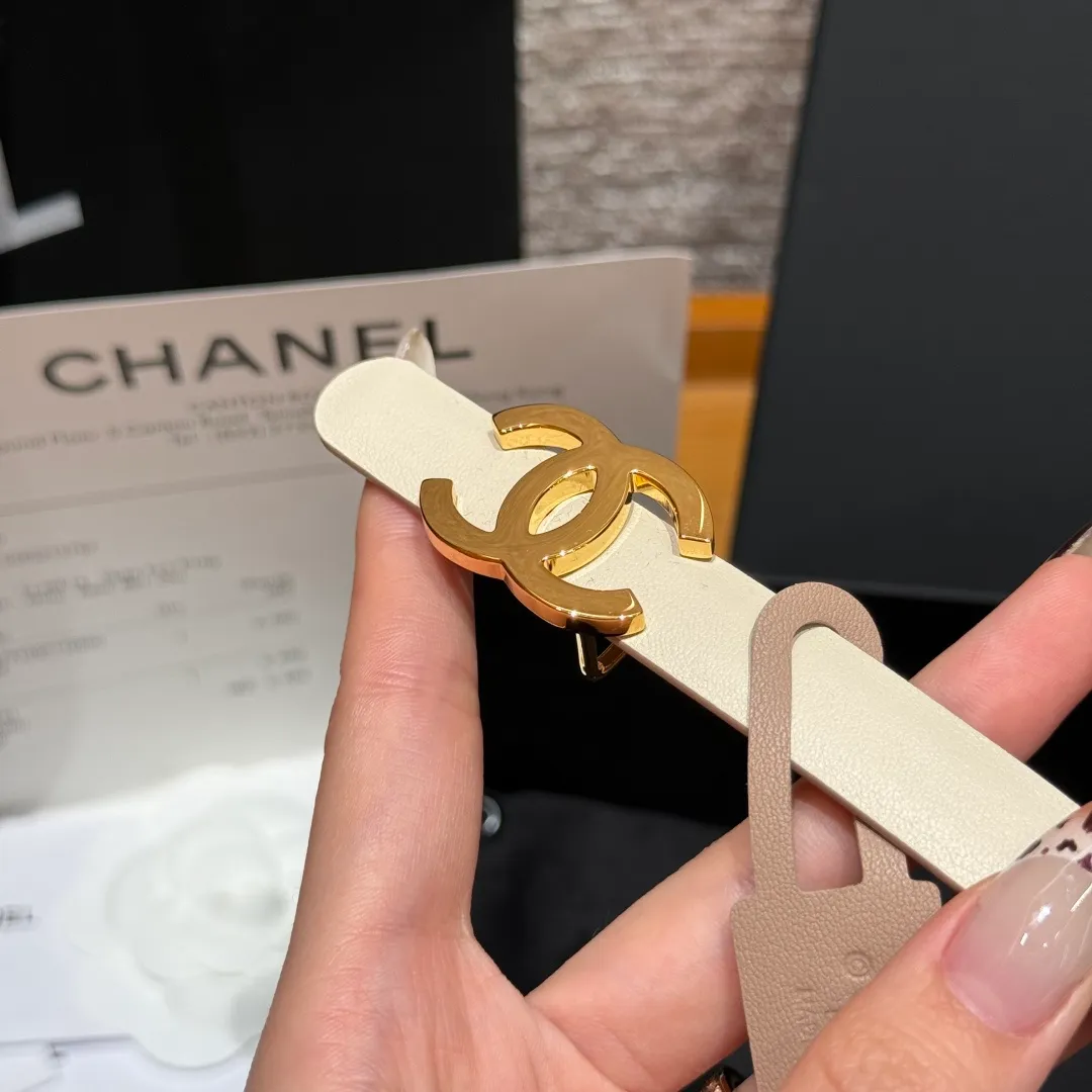 💰440💰Full package💰 💍Purchase level Chanel ⚡️🌹New narrow double-sided belt Chanel classic double-sided belt, made of high-quality calfskin, more suitable for summer, suitable for matching pants and skirts, very versatile 👍, the overall details are very surprising, full of design 👍🏻 Width: 15 mm