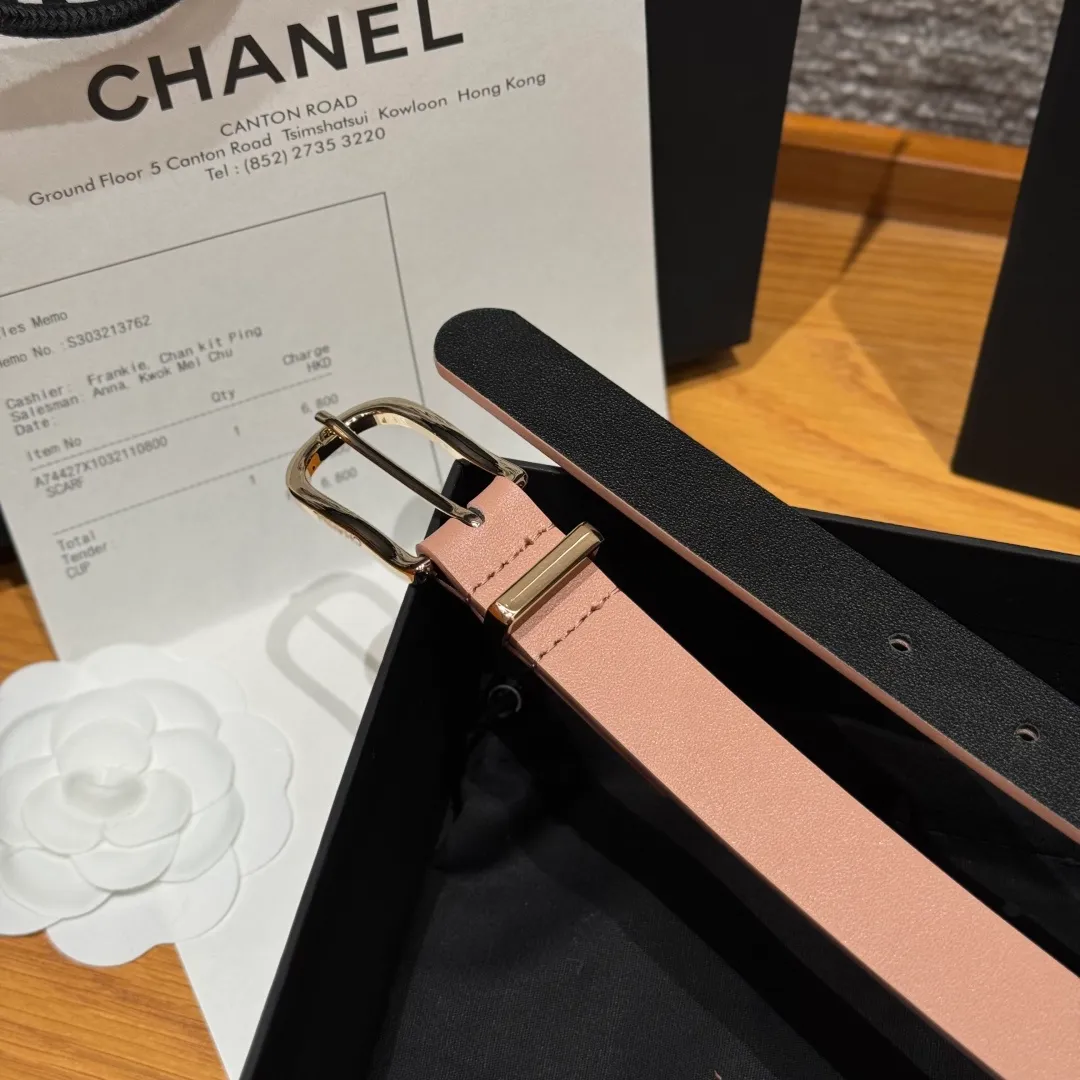 💰440💰Full package💰 💍Purchasing agent grade Chanel ⚡️🌹U-shaped women's belt This is made of imported cowhide, and the hardware is designed with a U-shaped pin buckle. Wearing the belt shows your waistline, enhances your temperament, and instantly becomes fashionable. It is a classic embellishment. Whether it is daily travel or attending important occasions, it can easily control various styles of clothing.⚡️🌹Width: 20 mm