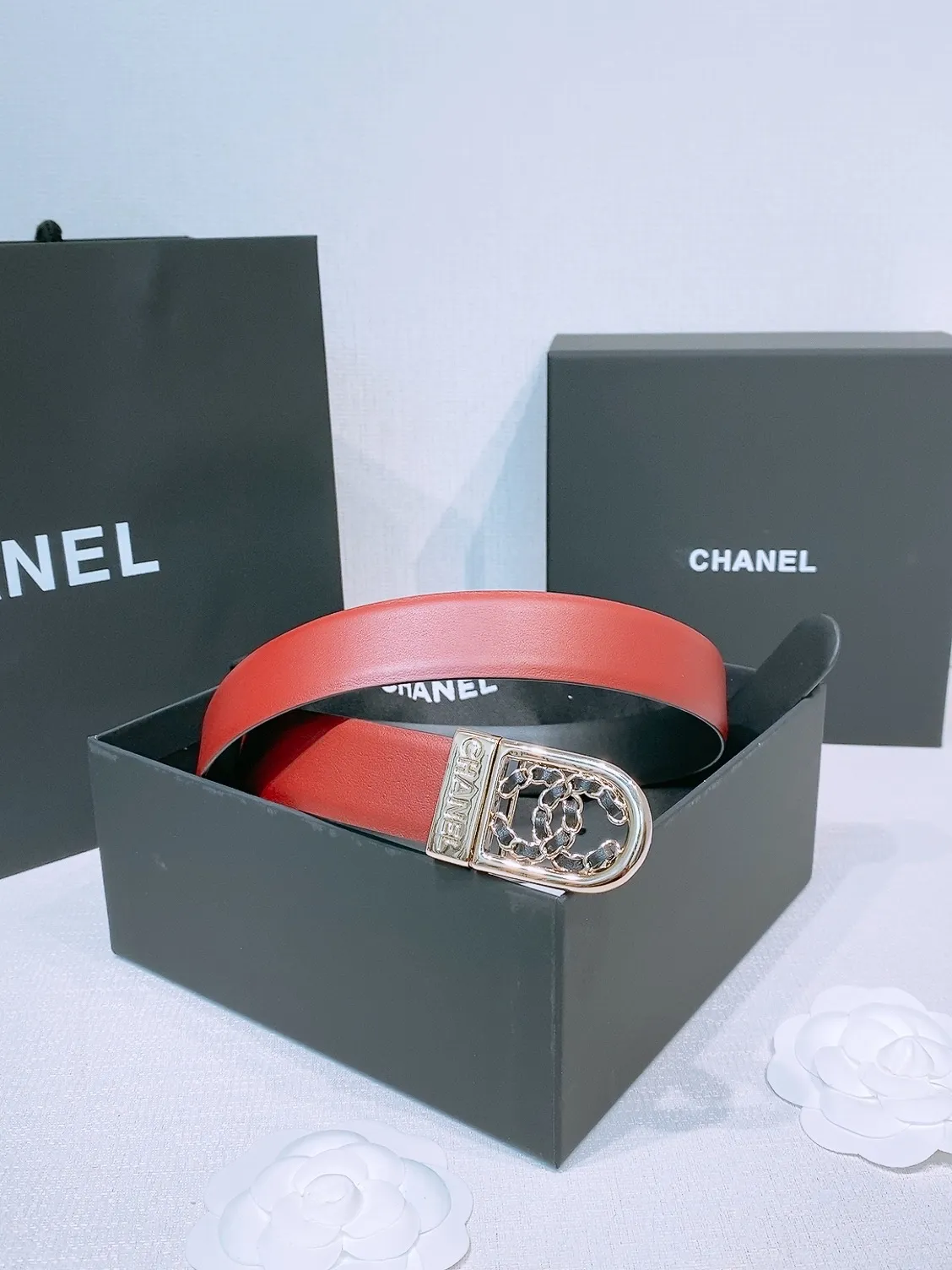 💰460💰Full package💰 💍Purchase level Chanel ⚡️🌹New belt This is made of cow leather. The classic leather chain double C is wrapped in gold metal. It is more textured than the previous simple logo buckle. It is super versatile. No matter what style of clothing it is paired with, it can instantly enhance the overall fashion sense. Rotatable. Two colors available. Width: 30 mm.