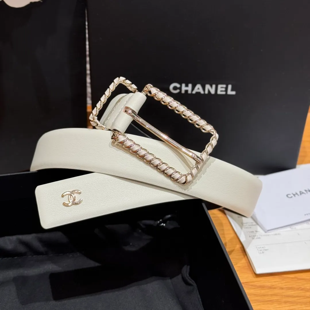 💰480💰Full package💰 💍Purchase level Chanel ⚡️🌹Twist pin buckle belt Chanel twist pin buckle cowhide belt feels soft and full of texture, CC metal embellishment at the tail, exquisite and high-end, the upper body is superb, and it inadvertently reveals an intellectual and elegant temperament. Width 3.0cm