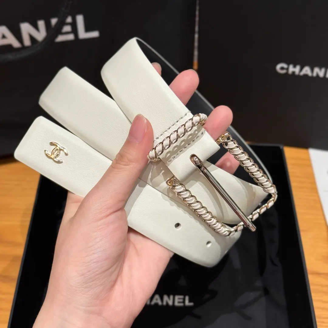💰480💰Full package💰 💍Purchase level Chanel ⚡️🌹Twist pin buckle belt Chanel twist pin buckle cowhide belt feels soft and full of texture, CC metal embellishment at the tail, exquisite and high-end, the upper body is superb, and it inadvertently reveals an intellectual and elegant temperament. Width 3.0cm