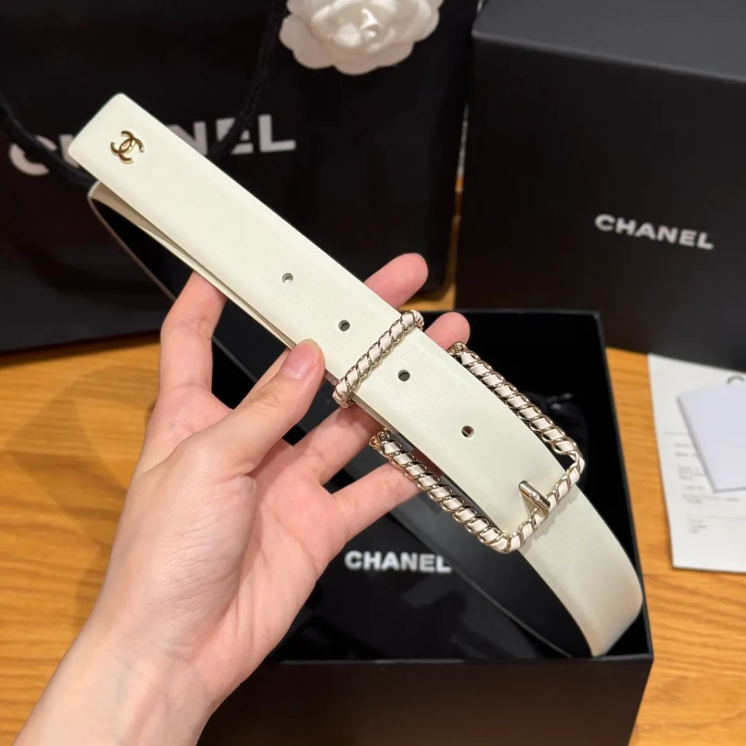 💰480💰Full package💰 💍Purchase level Chanel ⚡️🌹Twist pin buckle belt Chanel twist pin buckle cowhide belt feels soft and full of texture, CC metal embellishment at the tail, exquisite and high-end, the upper body is superb, and it inadvertently reveals an intellectual and elegant temperament. Width 3.0cm