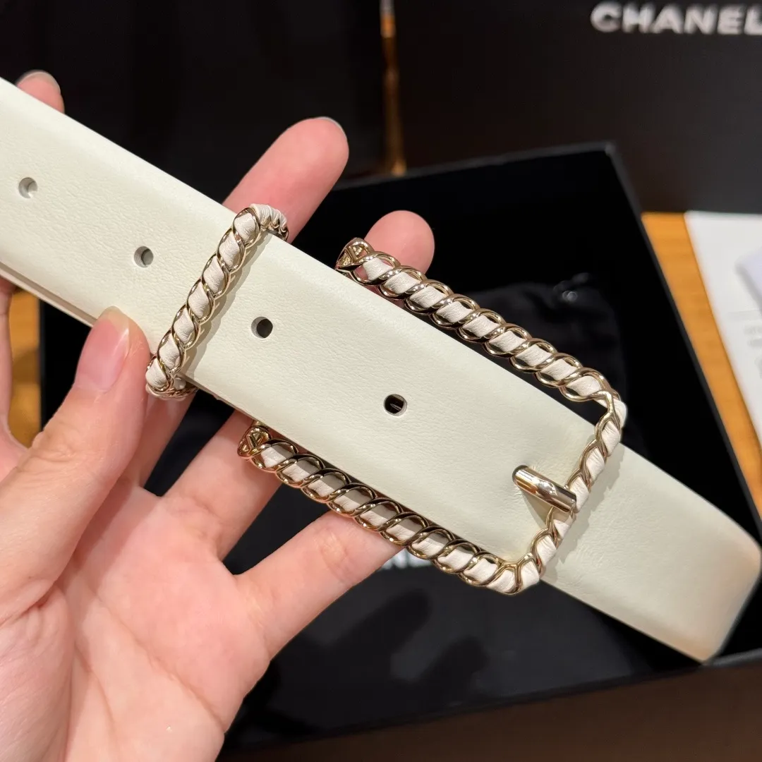 💰480💰Full package💰 💍Purchase level Chanel ⚡️🌹Twist pin buckle belt Chanel twist pin buckle cowhide belt feels soft and full of texture, CC metal embellishment at the tail, exquisite and high-end, the upper body is superb, and it inadvertently reveals an intellectual and elegant temperament. Width 3.0cm