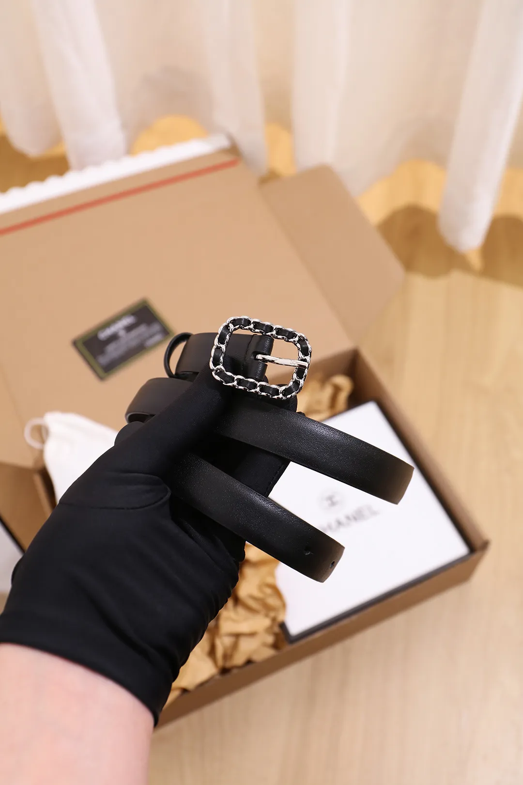 💰460💰Full package💰 💍Purchase grade Chanel Width 2.0cm Double-sided first-layer calfskin, fine workmanship, soft and full leather. Discount: A variety of styles can be matched. Size: 90-110cm. Packaging: full set of packaging.