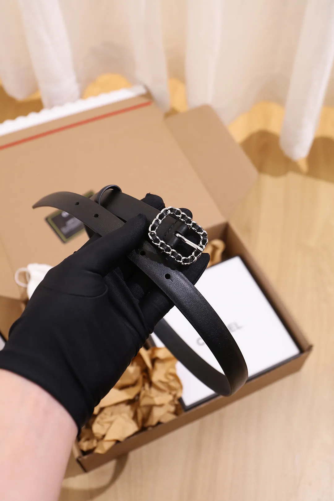 💰460💰Full package💰 💍Purchase grade Chanel Width 2.0cm Double-sided first-layer calfskin, fine workmanship, soft and full leather. Discount: A variety of styles can be matched. Size: 90-110cm. Packaging: full set of packaging.